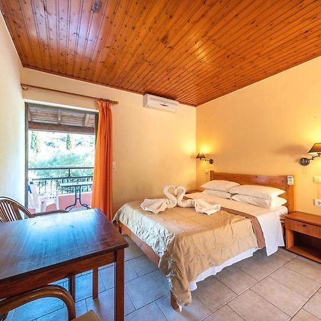 Mimosa Apartments With Pool Paleokasztríca Kültér fotó